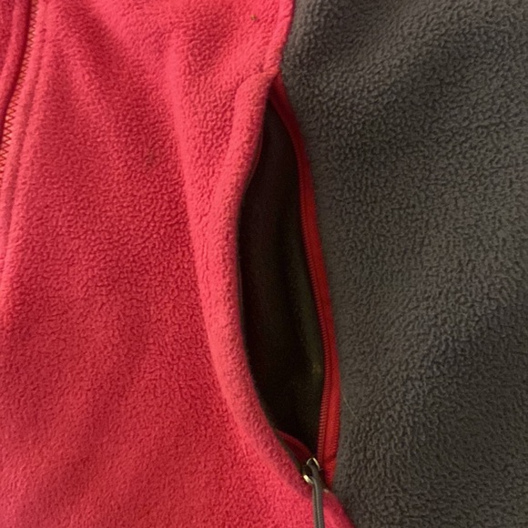 The North Face Women’s Fleece Pink & Gray sweater. - Picture 8 of 9